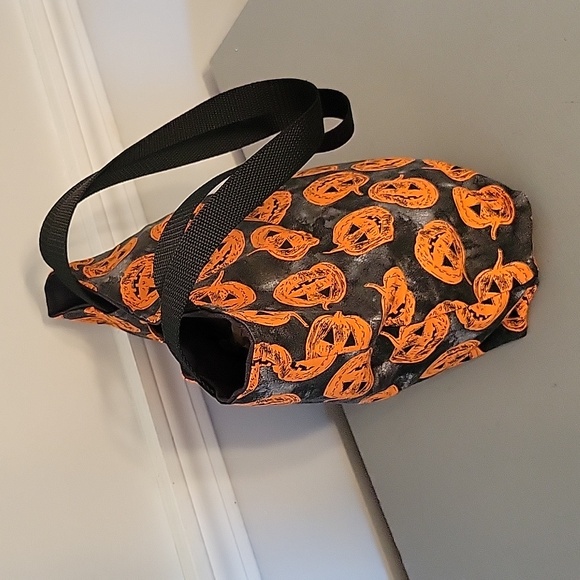 Halloween Theme Tote Bag New Never Used Sturdy Fabric & Handles 12"x12" - Picture 3 of 9